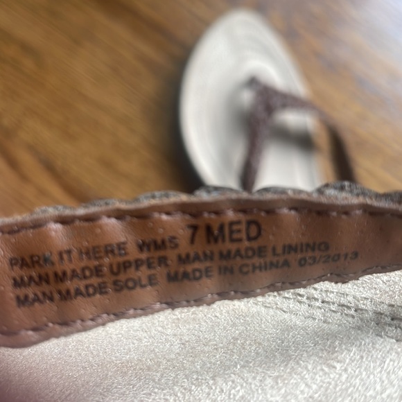 Kenneth Cole Reaction Braided Flip Flops - Picture 6 of 7